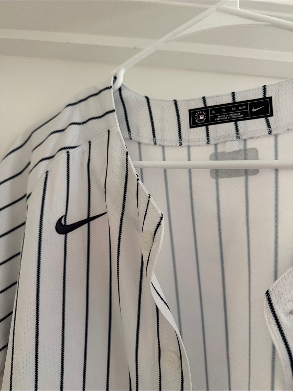 Nike White and Navy Pinstripe New York Yankees Jersey - Picture 3 of 5
